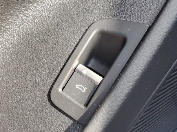 Car image 36