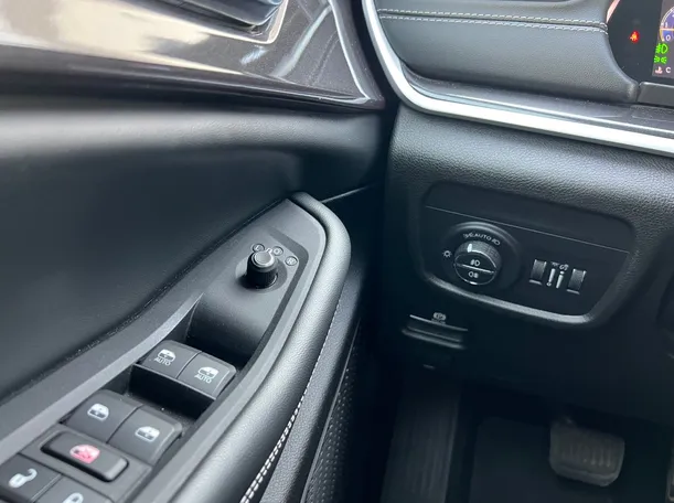 Car image 26