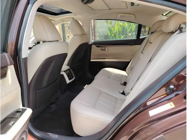Car image 15