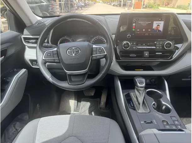 Car image 17