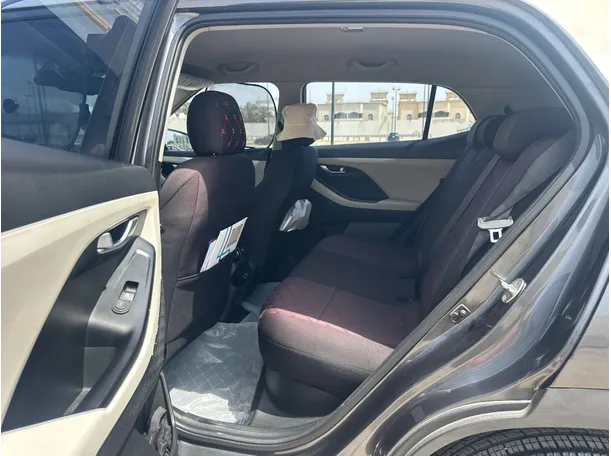 Car image 13