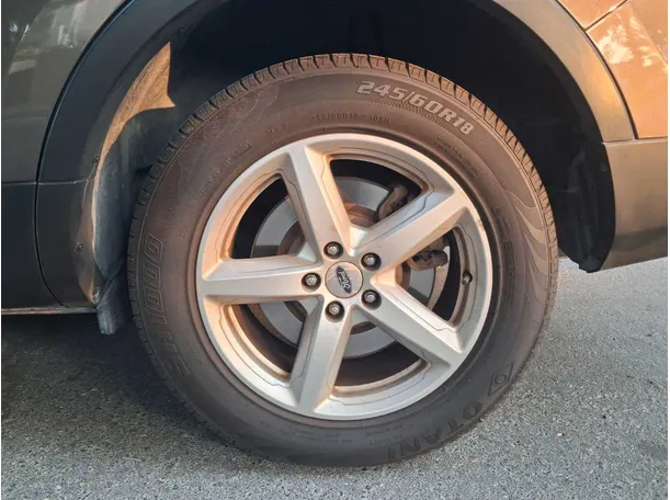 Car image 9