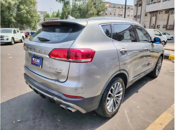 Car image 5