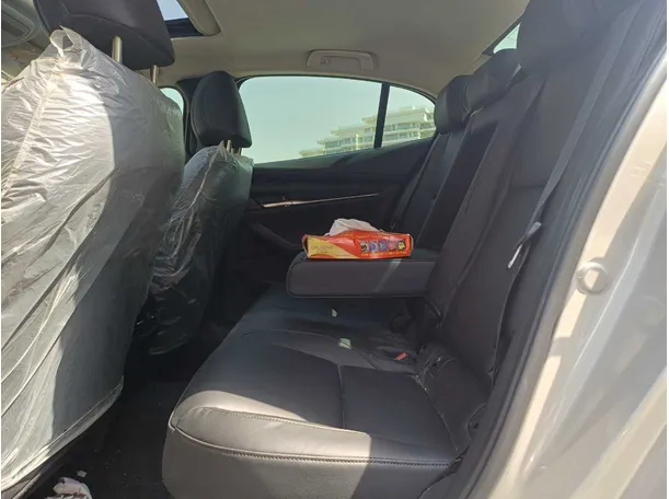Car image 13