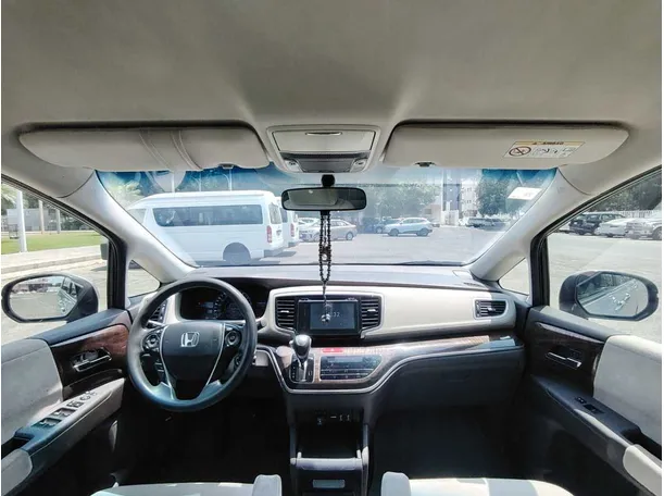 Car image 17