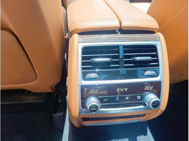 Car image 37