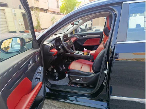 Car image 14