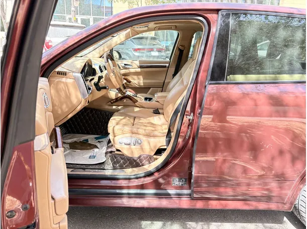 Car image 11