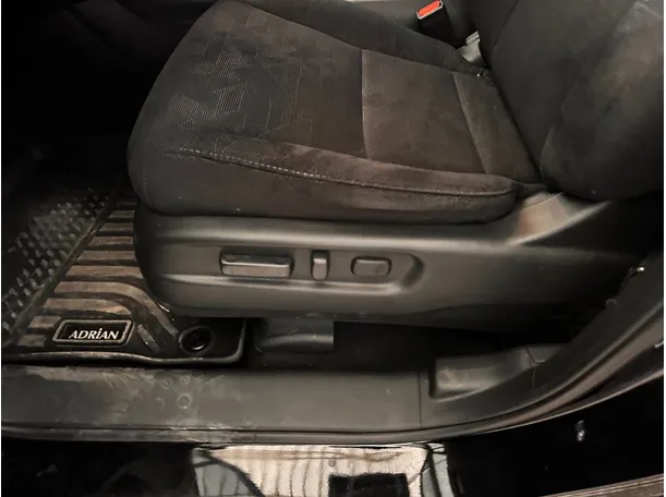 Car image 29