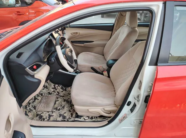 Car image 11