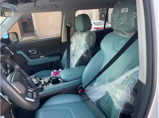 Car image 13