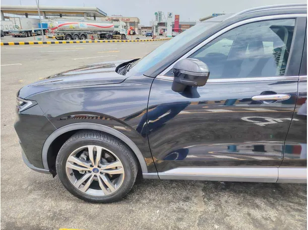 Car image 9