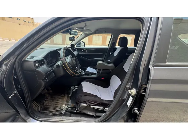 Car image 11
