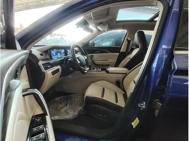 Car image 13