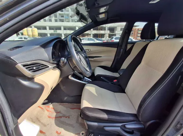 Car image 12