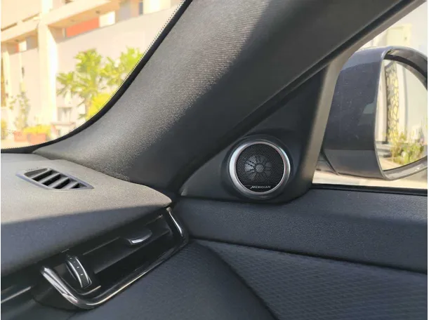 Car image 32