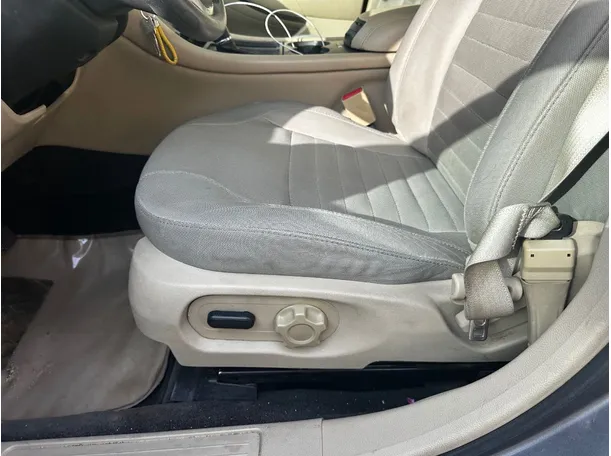 Car image 26