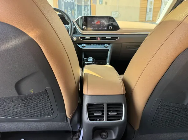 Car image 21