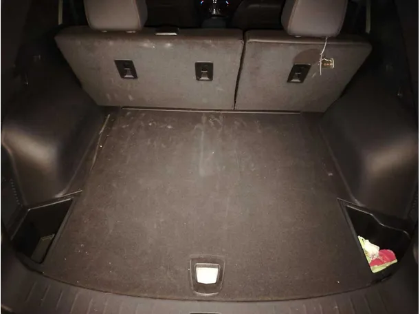 Car image 30