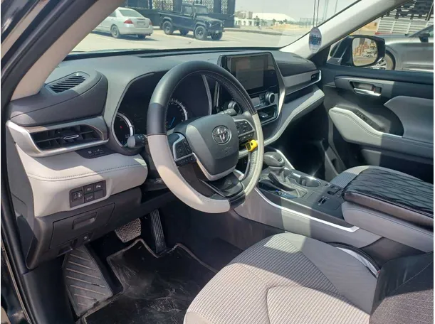 Car image 11