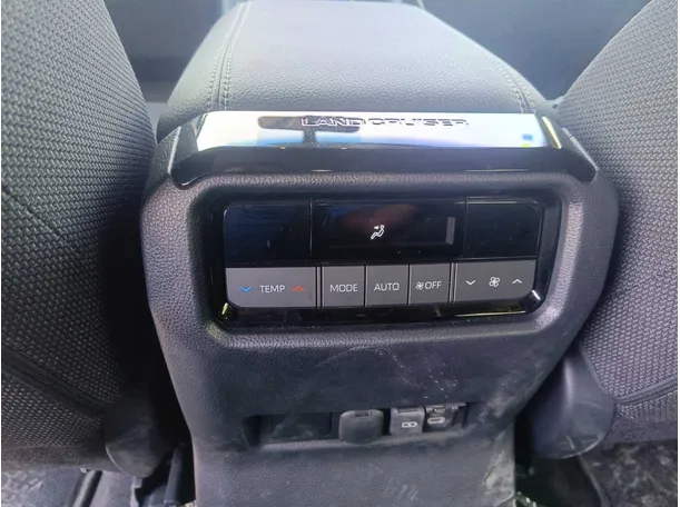 Car image 28