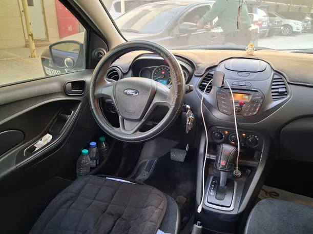Car image 12