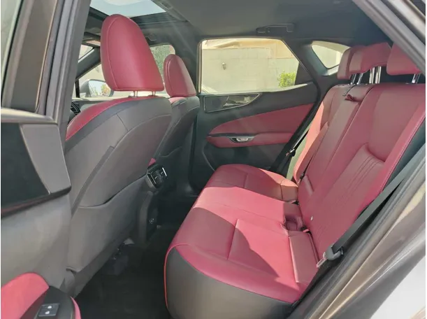 Car image 17