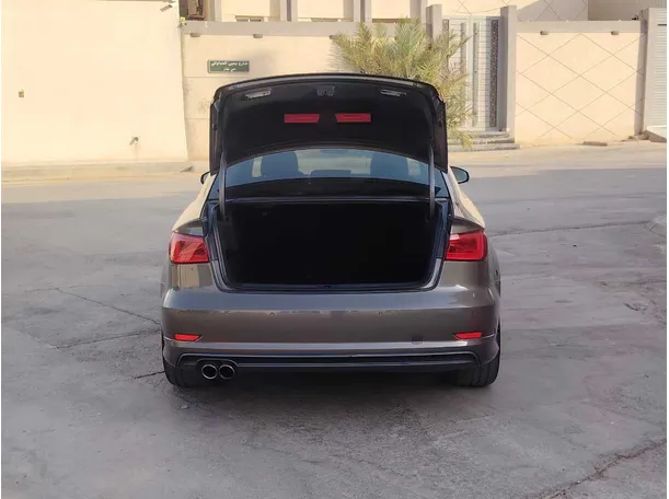 Car image 25