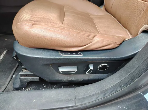 Car image 36