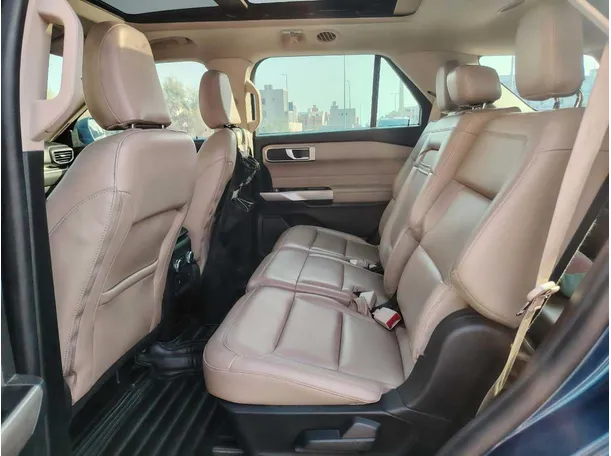 Car image 19