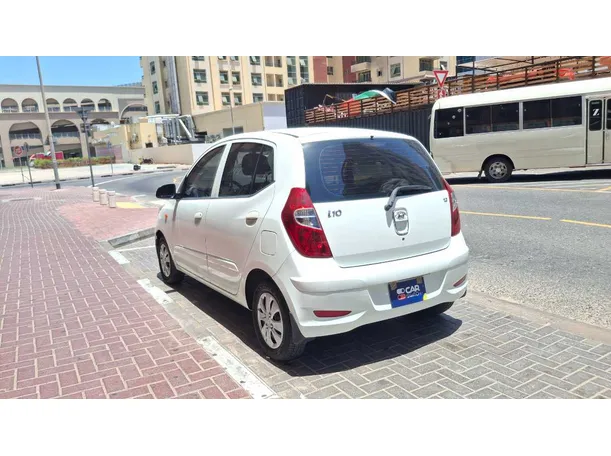 Car image 7