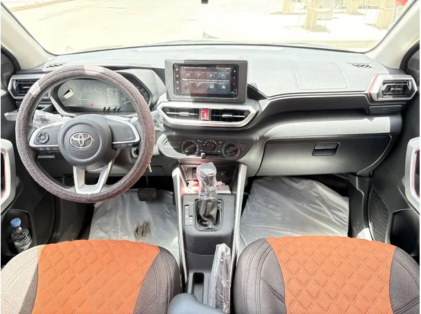 Car image 18
