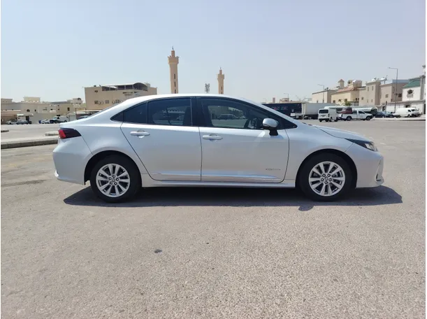Car image 4