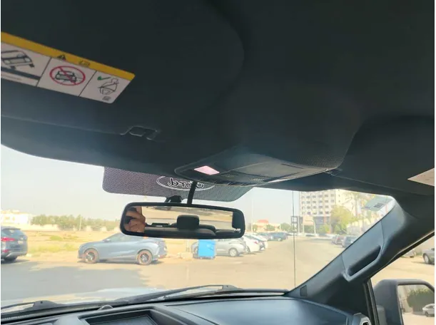 Car image 30