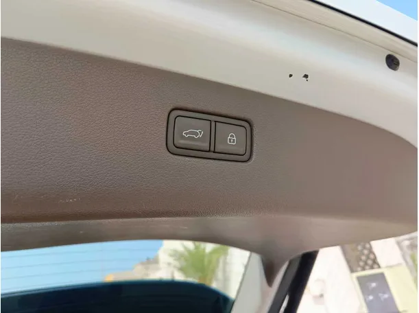 Car image 40