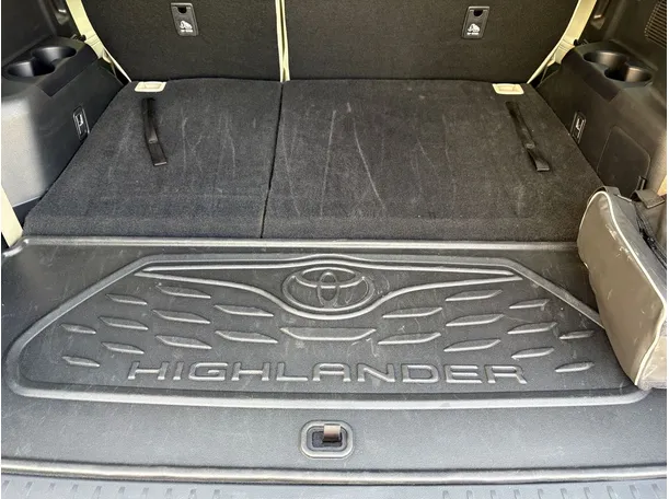 Car image 30