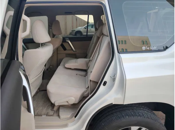Car image 16