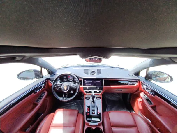Car image 13
