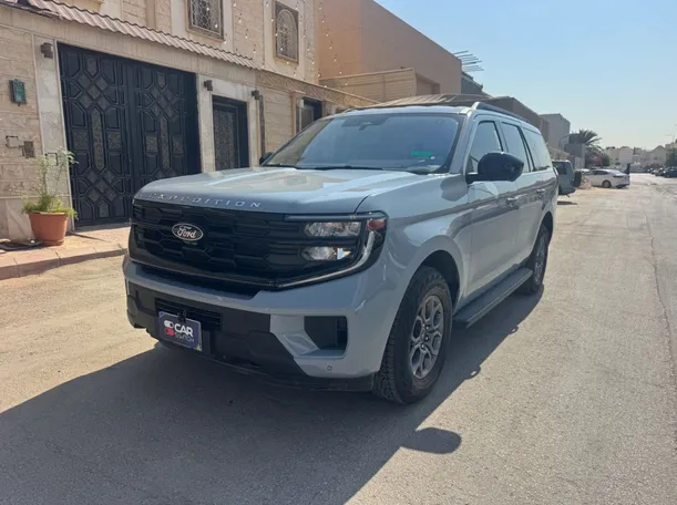 2025 Ford Expedition in Riyadh