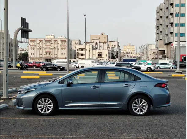 Car image 8
