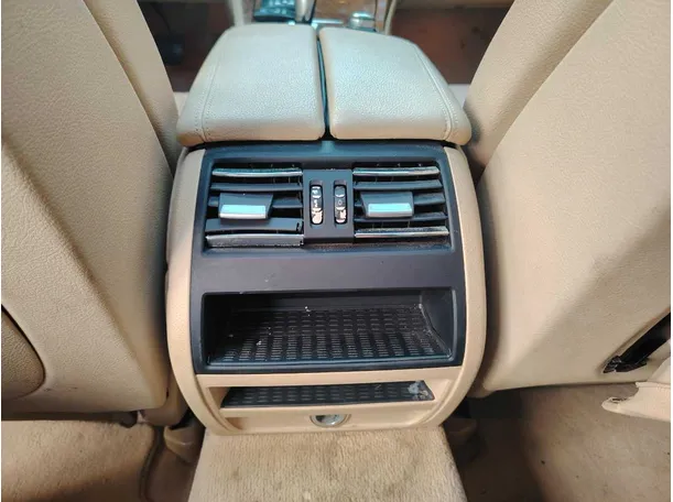 Car image 34