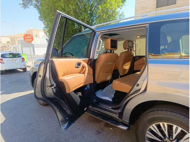 Car image 15