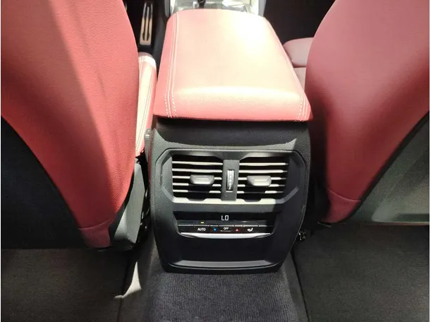 Car image 34