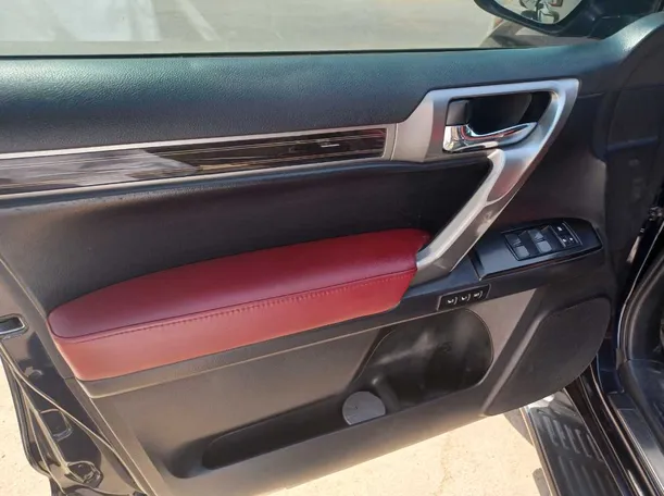 Car image 10