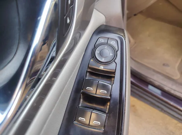 Car image 27