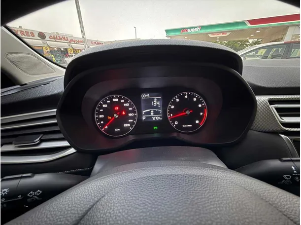 Car image 12