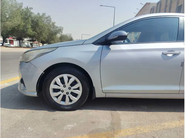 Car image 9