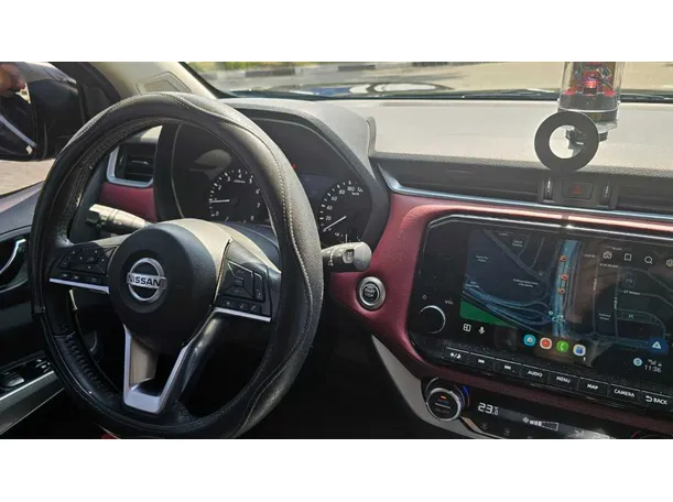 Car image 14