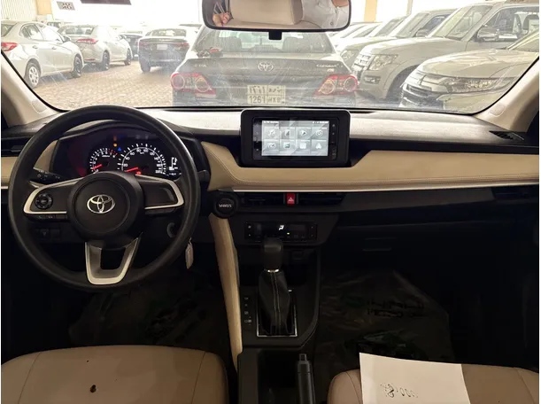 Car image 18