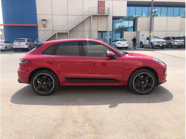 Car image 10